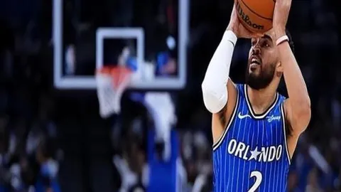 韩旭蝉联WCBA常规赛MVP荣誉。