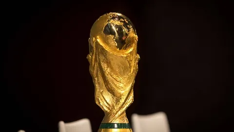 “黄蜂火力全开，近五战四胜，活塞能否逆袭？巅峰对决即将上演！”